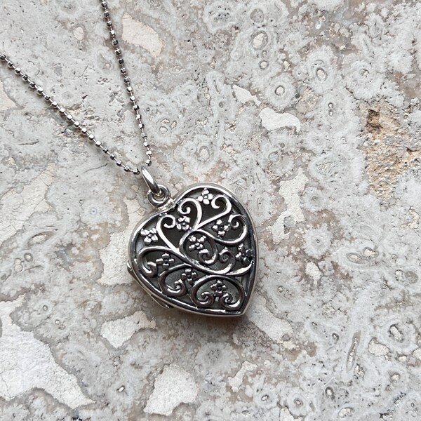 SILVER VINTAGE HEART LOCKET main image 1