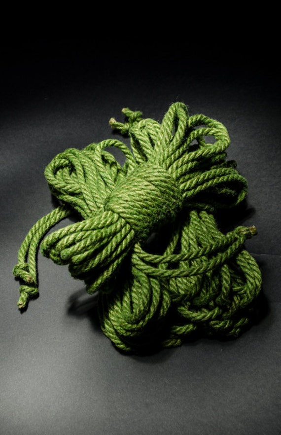 green jute rope