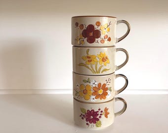 Juego de 4 tazas de gres con diseño floral / Stonecrest
