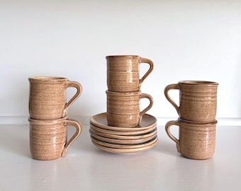 Juego de tazas y platillos de café de cerámica vintage de la abadía de Prinknash / Gres de estudio inglés de mediados de siglo