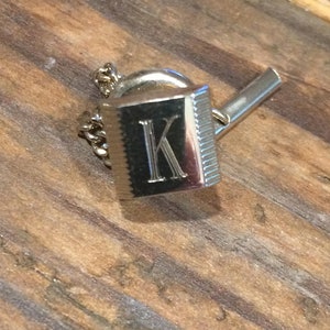 Vintage Men&#39;s Gold Tone Letter K Square Tie Tack