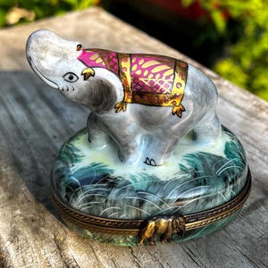Vintage Limoges Indian Imperial Elephant Made In  France Porcelain Peint Main Trinket Box With Hinged Lid