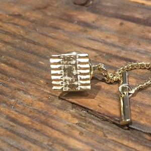 Vintage Men&#39;s Gold Tone Square Tie Tack