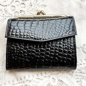 Cartera pequeña vintage de piel de vacuno con veta de cocodrilo negra fabricada en Japón