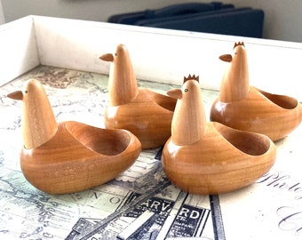 Azeeda Kung Fu Stance Wooden Egg Cup EC00016145 Azeeda Kung Fu Stance Wooden Egg Cup EC00016145