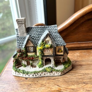 Vintage Hand Made And Painted David Winter The  Hogs Head Beer House