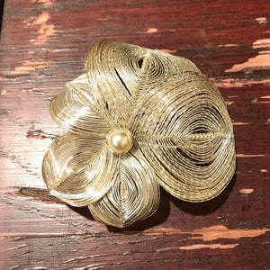 Vintage Spun Silver Wire Flower With Faux Pearl Center Brooch/Pin