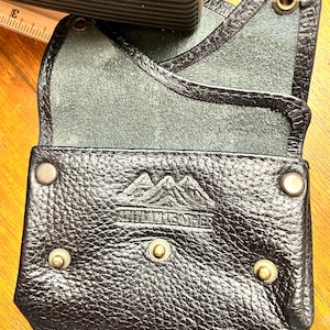 Cartera pequeña de cuero negro Atitlan hecha a mano en acordeón (5 compartimentos)
