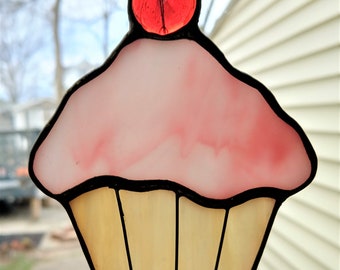 Christmas Cupcake! (With pink frosting...yum)  Stained Glass Suncatcher -  original design ©