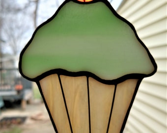 Christmas Cupcake! (With green frosting...yum)  Stained Glass Suncatcher -  original design ©