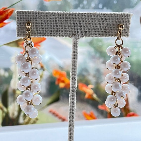 Vintage Pearly Earrings - image 3