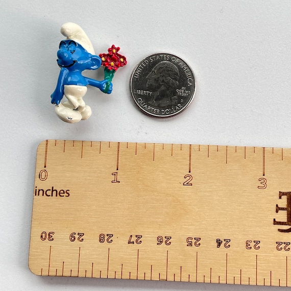 Flower Smurf Brooch View 3