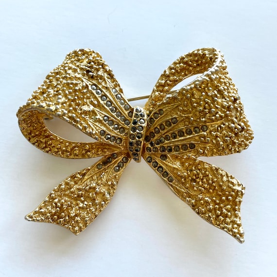 Golden Bow Brooch - image 7