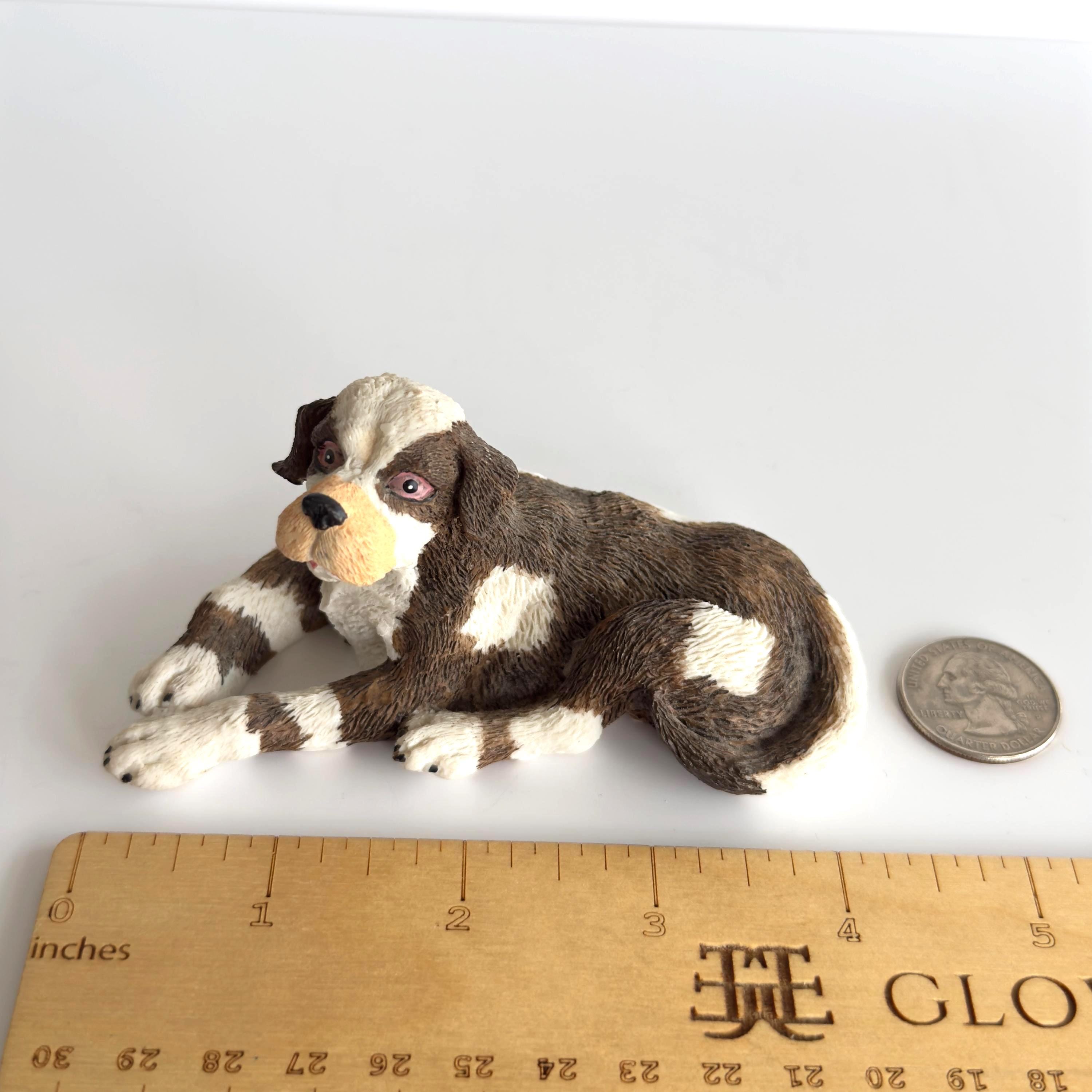 セントバーナードの置物：コレクター向けの横たわる犬の像 - Etsy 日本