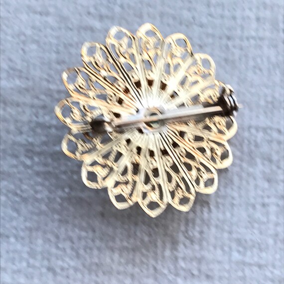 Vintage intaglio flower filigree brooch - image 3