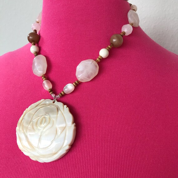 Mother of pearl necklace - image 4