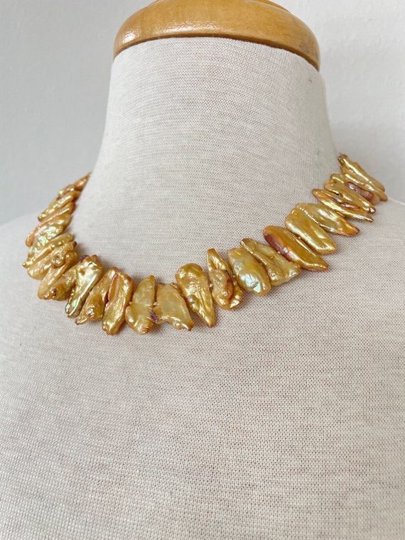 Gold baroque pearl necklace - image 10