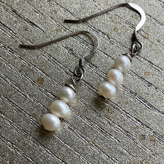 Small baroque pearl earrings - image 7