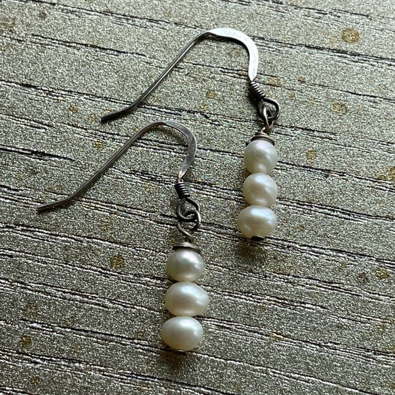 Small baroque pearl earrings - image 3