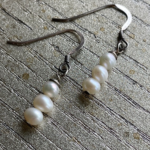 Small baroque pearl earrings - image 1