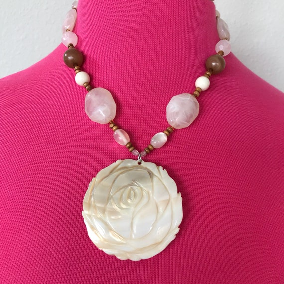 Mother of pearl necklace - image 1