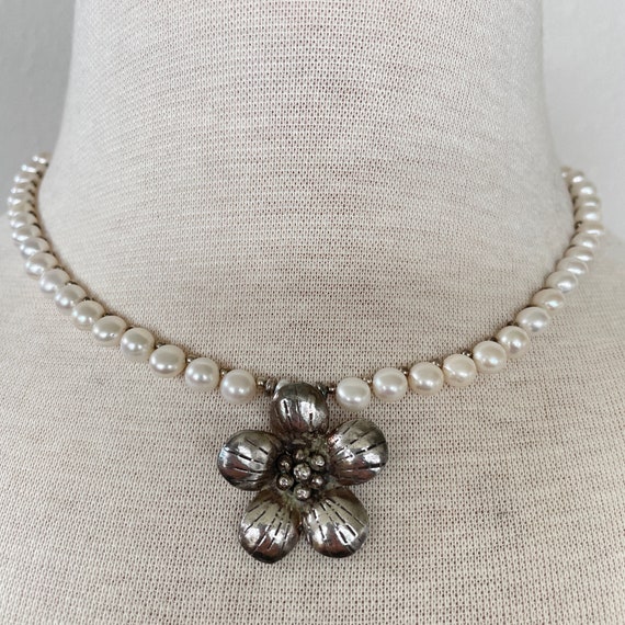 Mother of pearl necklace - image 9