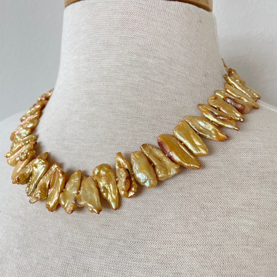 Gold baroque pearl necklace - image 2