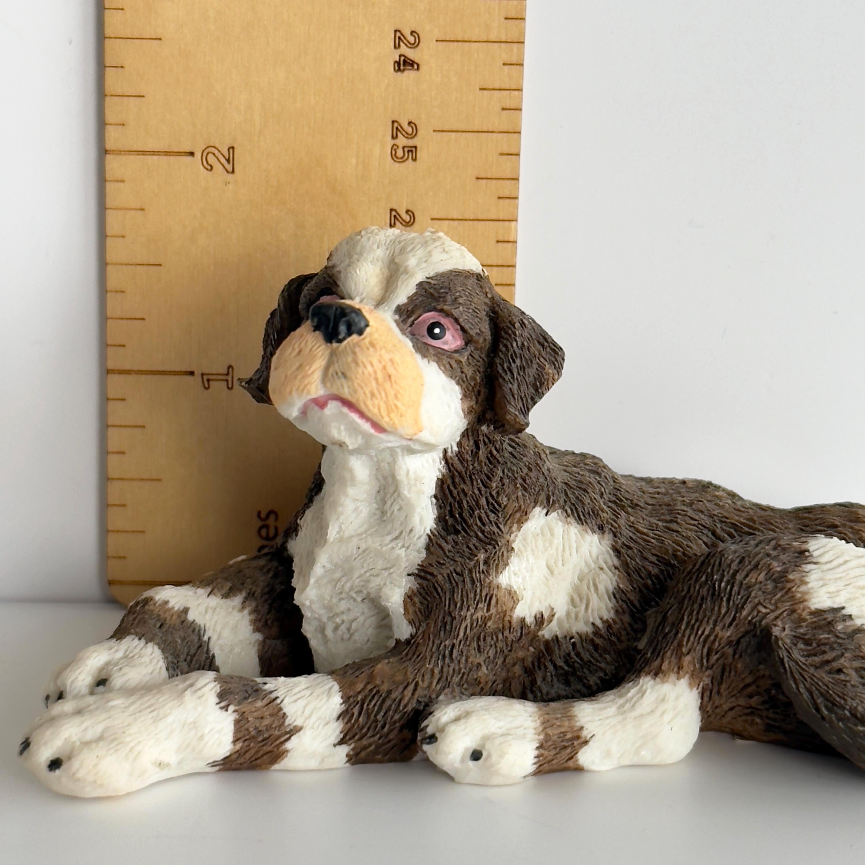 セントバーナードの置物：コレクター向けの横たわる犬の像 - Etsy 日本