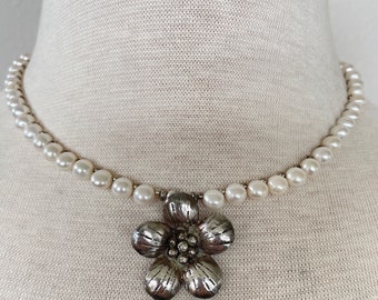 Sterling flower pearl necklace