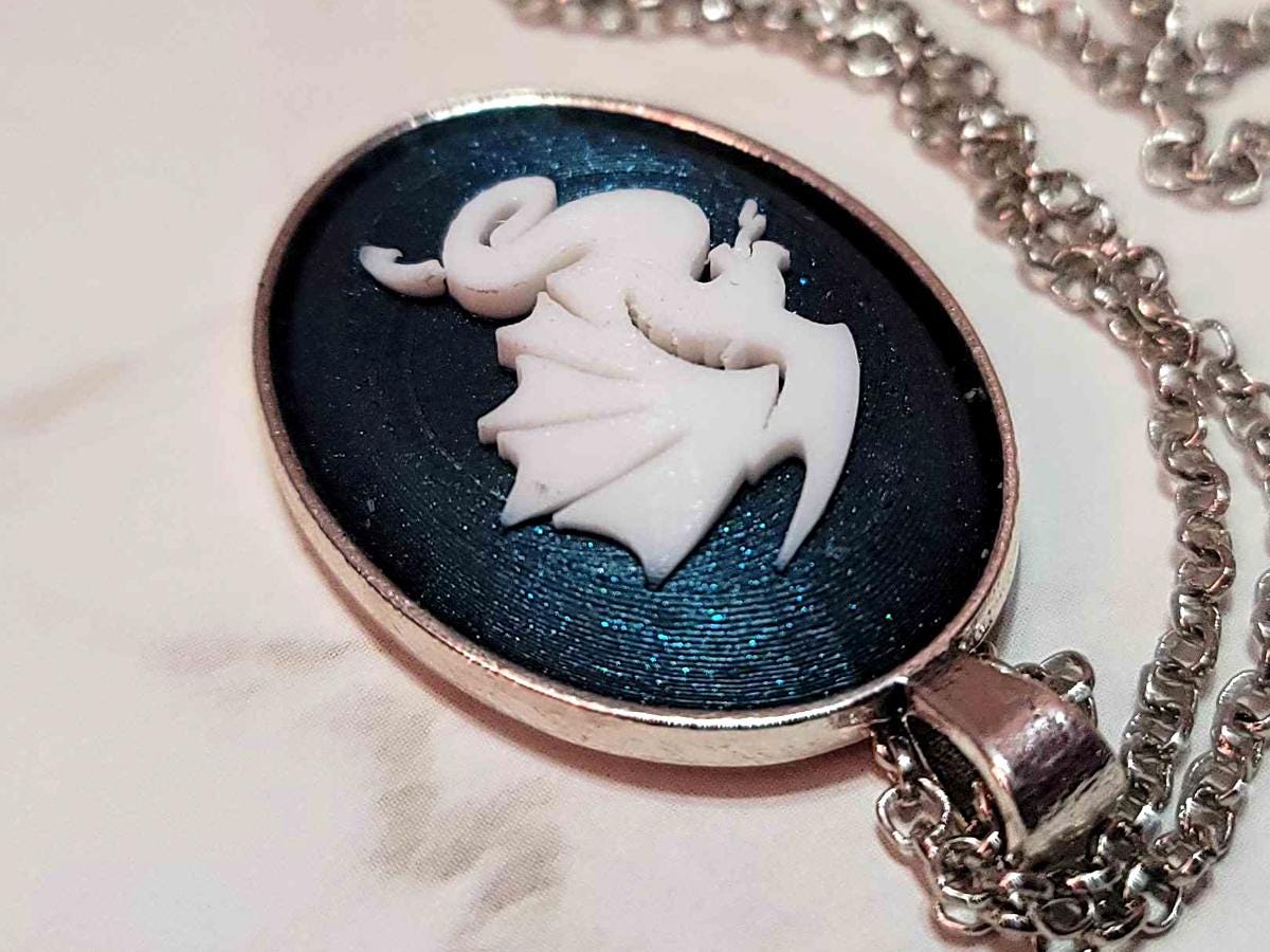 ミッドナイトスパークルドラゴンカメオ（18インチ＆24インチシルバー