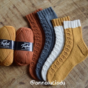 Knitting socks, Knitted socks, knit lace socks, lace pattern socks, knit lace socks, easy sock pattern , sock pattern,  PDF Instant Download