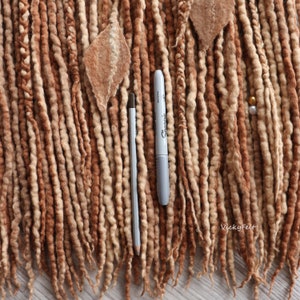 23-26 Wolle Dreads Erweiterungen Dreadlocks 10 bis 50 DE Doppelendige Dreads Einzigartige set sofort versandfertig. Schattierungen von beige und braun Bild 8