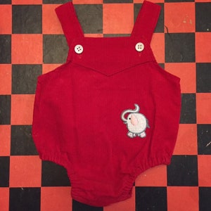 Kleine olifant overall grootte pasgeboren
