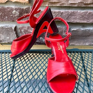 70s Red Wedges with Black Cutout Design/ Size 6.5