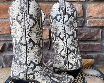 70s Laredo Snakeskin Cowboy Boots: Women’s Size 7.5