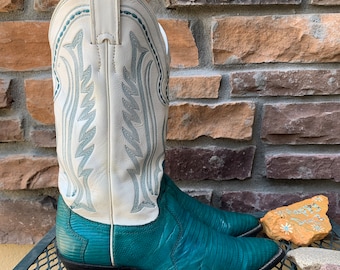 Botas de cowboy Justin vintage dos anos 70, em couro de enguia branco e azul-petróleo, tamanho 7 feminino.