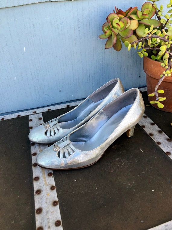 70s Silver Heels/ 70s Pumps/ 70s Heels/ Slip on He