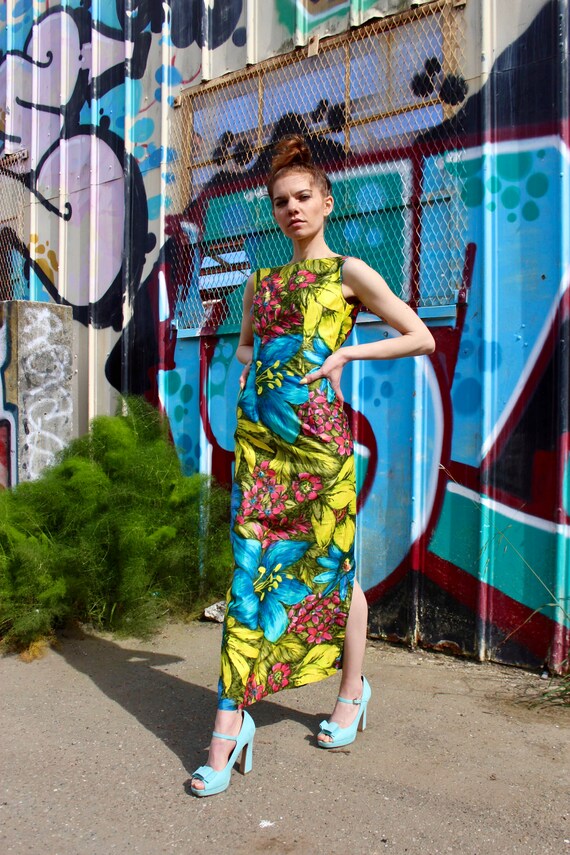 Vintage Hawaiian Print Dress/ Vintage Flower Print