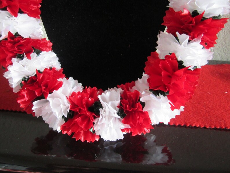 Mini Carnation Ribbon Lei Etsy