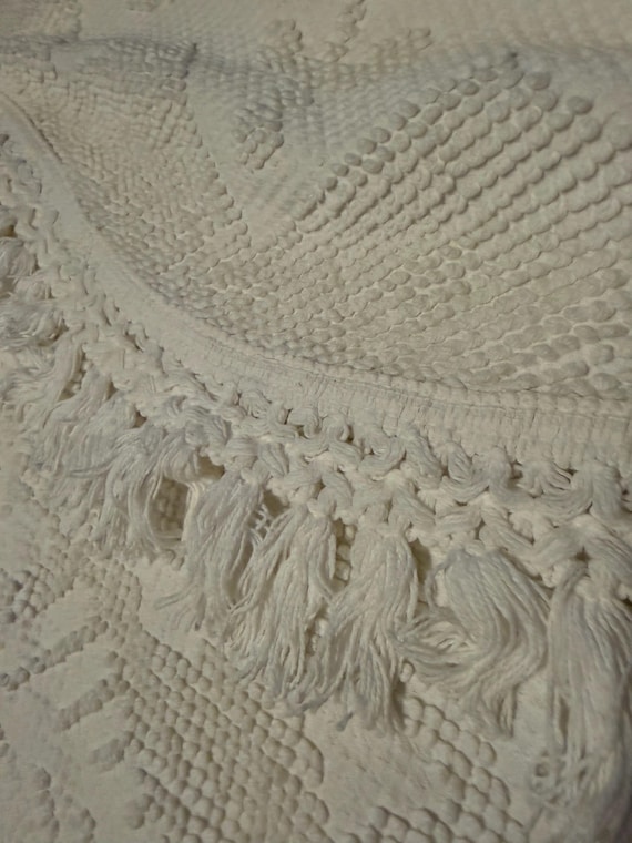 Vintage chenille white snowflake design bedspread 80 x 107 queen full
