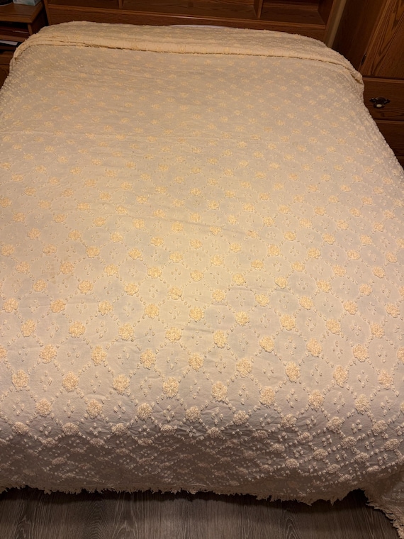 Vintage chenille pale yellow bedspread 88 x 113 queen