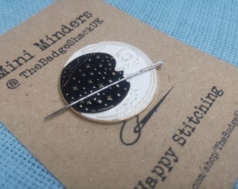månnålvakt, nålhållare, nålmagnet, nålbarnvakt, korsstygn, broderi, nålspets, magnetnål