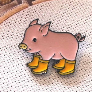 pig needle minder, needle minder, needle keep, needle magnet, needle nanny, cross stitch, embroidery, needle point, magnetic needle