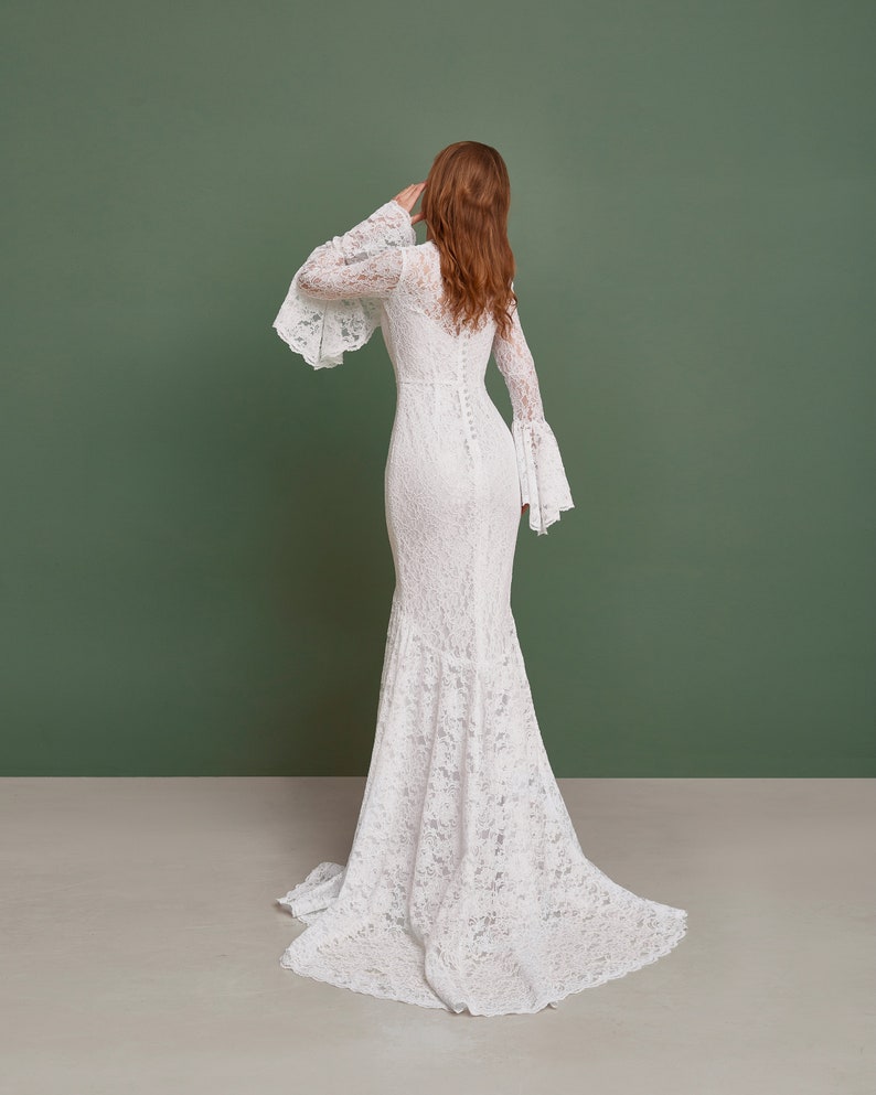 mermaid wedding dress with long train