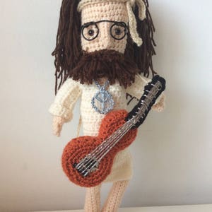 John Lennon gehäkelt