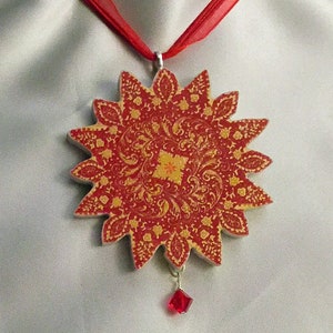 Broken China Kashan Red Sunburst Pendant Necklace from Salad Plate