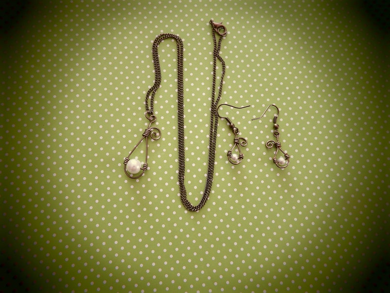 Hand wired necklace with glass beads