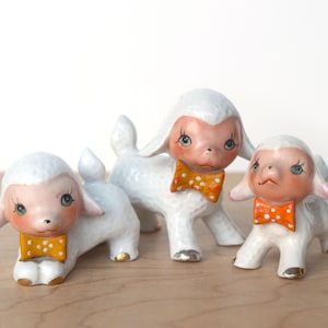 Vintage kitsch lamb figurines Ceramic 1950&#39;s cute lamb ornaments