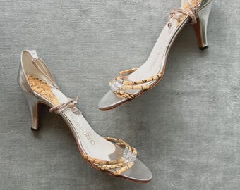Sandalias de cuero plateado y piel de serpiente de Joan & David de la década de 1970