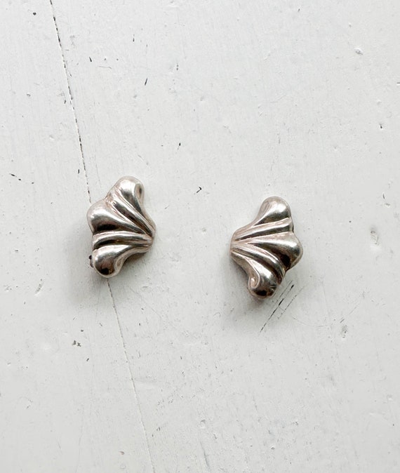 1970s Taxco Silver Puffed Scroll Clips - image 2